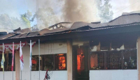 Polisi Selidiki Peristiwa Kantor Distrik Fakfak Tengah Terbakar - GenPI.co
