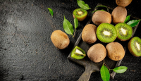 Sayang Kalau Dibuang, Ini 3 Khasiat Makan Kulit Kiwi untuk Kesehatan - GenPI.co