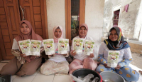 Tingkatkan Ekonomi, Wanita Nelayan Sadulur Ganjar Produksi Keripik Kelapa - GenPI.co