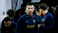 Portugal Bantai Bosnia, Cristiano Ronaldo Tua-tua Keladi - GenPI.co