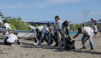 Peduli Lingkungan, Ganjartivity Bersih-bersih Pantai Pangandaran - GenPI.co