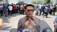 Spanduk Prabowo dan Gibran saat Pembagian Bansos, Moeldoko: Bisa Saja Itu Sukarelawan - GenPI.co