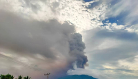 Erupsi Gunung Lewotobi Laki-Laki Semburkan Abu Vulkanik Setinggi 2 Km, Warga Dilarang Mendekat! - GenPI.co