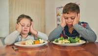 Orang Tua Jangan Emosi, 3 Cara Menghadapi Anak yang Susah Makan - GenPI.co
