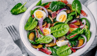 Resep Salad Bayam Telur, Bikinnya Praktis dan Menyehatkan - GenPI.co