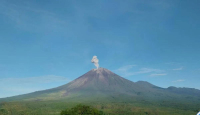 Gunung Semeru Semburkan Abu Vulkanik Setinggi 800 Meter - GenPI.co