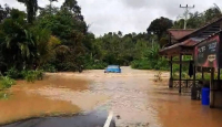 Banjir Genangi Jalan Menuju Perbatasan Indonesia-Malaysia di Kalimantan Barat - GenPI.co