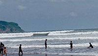 BMKG: Waspada Gelombang Tinggi saat Ngabuburit di Pantai Selatan - GenPI.co