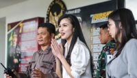 Suami Tersangka Korupsi, Sandra Dewi Sangat Trauma - GenPI.co