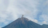 Tetap Waspada! Gunung Semeru Erupsi 3 Kali dalam 3 Jam - GenPI.co