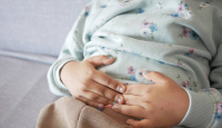 4 Penyebab Anak Selalu Mengeluh Sakit Perut - GenPI.co
