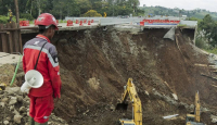 Tol Bocimi yang Longsor Diperbaiki, Polres Bogor Alihkan Jalur Mudik - GenPI.co