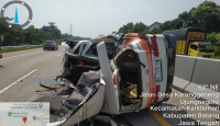Ambulans Tabrak Truk di Jalan Tol Batang Semarang, 1 Orang Meninggal - GenPI.co