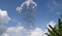 Tetap Waspada! Gunung Ibu Meletus Lontarkan Abu Vulkanik Setinggi 5 Km - GenPI.co