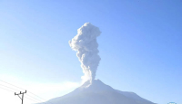 Gunung Lewotobi Laki-laki Erupsi, Muntahkan Abu Vulkanik Setinggi 800 Meter - GenPI.co