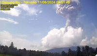 Gunung Ibu Meletus, Keluarkan Abu Vulkanik Setinggi 4 Km - GenPI.co