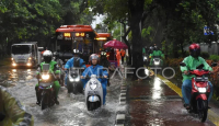 BMKG: Hati-Hati Hujan Ringan hingga Lebat Disertai Kilat dan Angin Kencang di Kota Besar - GenPI.co