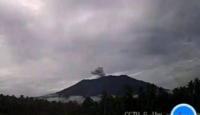 Gunung Ibu Erupsi 2 Kali, Muntahkan Abu Vulkanik Setinggi 500 Meter - GenPI.co