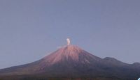 Gunung Semeru Meletus Lagi, Keluarkan Abu Vulkanik Setinggi 800 Meter - GenPI.co