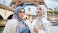 The Parisian 2.0 Series dari Buttonscarves Ramaikan Musim Keempat Emily in Paris - GenPI.co