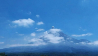 Gunung Semeru Erupsi, Meletus Setinggi 700 Meter di Atas Puncak - GenPI.co