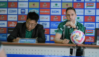 Paul Munster Belum Bisa Putuskan Pemain Jelang Persebaya Surabaya vs Barito Putera - GenPI.co