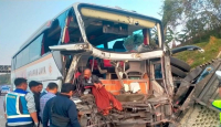 Bus Tabrak Truk di Jalan Tol Batang-Semarang, 6 Orang Luka-Luka - GenPI.co