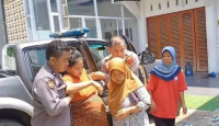 Heroik! Polisi Bantu Ibu Nyaris Melahirkan di Jalan di Parung Bogor - GenPI.co