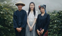 Cantik Banget, Kim Go Eun Santai di Kebun Kopi Ciwidey - GenPI.co