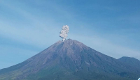 Gunung Semeru Erupsi Beberapa Kali, Tinggi Letusan Capai 1 Km - GenPI.co