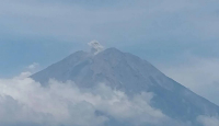 Gunung Semeru Erupsi 7 Kali, Lontarkan Abu Vulkanik Setinggi Ratusan Meter - GenPI.co