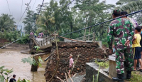 Banjir dan Longsor Landa Trenggalek, Rumah Warga Rusak dan Jembatan Putus - GenPI.co