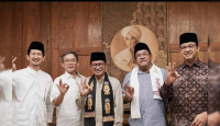 Anies Baswedan Berpose 3 Jari Bersama Pramono Anung, Chiko Hakim: Alhamdulillah - GenPI.co