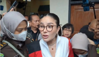 Kangen Anak, Nikita Mirzani Cuma Bisa Video Call dari Rutan - GenPI.co