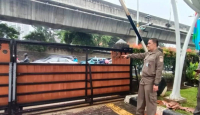 Demo Protes Hiburan Malam di Jaksel, Massa Rusak Pintu Pagar Kantor Wali Kota - GenPI.co