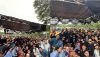 Pemakaman Vidi Aldiano Penuh Nuansa Biru, Warna Keberuntungan - GenPI.co