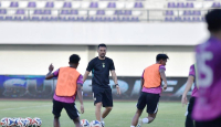 Carlos Pena Minta Persita Tangerang Disiplin, Fokus 3 Poin Lawan Persebaya - GenPI.co