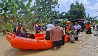 Tanggul Jebol Bikin Banjir Demak, 2.839 Warga Mengungsi - GenPI.co