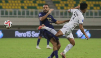 Carlos Pena Soroti Lini Depan Persita Tangerang, saat Dikalahkan Arema FC - GenPI.co