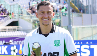 Liga Italia: Solid di Laga Fiorentina vs Sassuolo, Jay Idzes Raih Trofi Man of The Match - GenPI.co