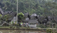 3 Rekomendasi Wisata Tasikmalaya, Melihat Budaya Warga Kampung Naga - GenPI.co