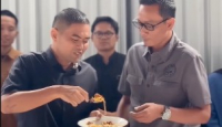 Bos Rokok HS Buka Pabrik Baru setelah Kecelakaan, Menangis, Doanya Tulus - GenPI.co