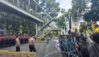 Kabar Terbaru Demo BEM SI, Massa Rapatkan Barisan Kepung Istana - GenPI.co