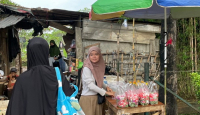 Berkah Penjual Bunga Tabur di Hari Terakhir Sebelum Puasa - GenPI.co