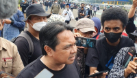 Ade Armando Kena Amukan Massa Demo 11 April, Polisi Turun Tangan - GenPI.co