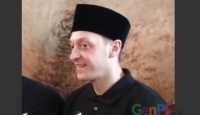 Salat Jumat di Masjid Istiqlal, Mesut Ozil: Ini Cita-cita Saya - GenPI.co