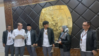 Jaket Kulit & Celana Kargo, Outfit Anggota KPU RI Gaul Banget! - GenPI.co