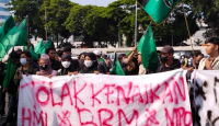 Anggota DPR RI Fraksi PKS Gabung Massa HMI Demo Tolak Kenaikan Harga BBM - GenPI.co