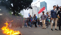 Demo BBM Membara, Aliansi Mahasiswa Bakar Ban dan Spanduk - GenPI.co