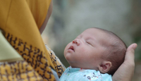 Ibu Wajib Tahu, Perawatan di Rumah untuk Pertumbuhan Rambut Bayi - GenPI.co